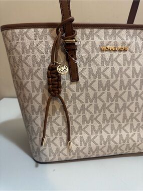 NEW✨NEW✨Michael Kors Novelty Braided Bag Charm brown leather strap and gold tone